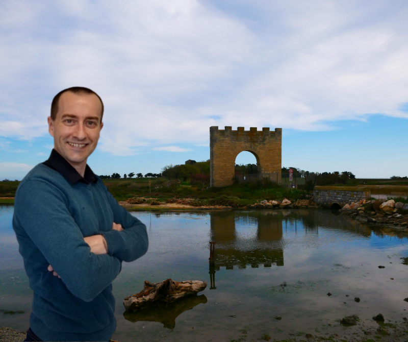 Agent immobilier ImmoMAPI visitant une maison à Villeneuve-lès-Maguelone