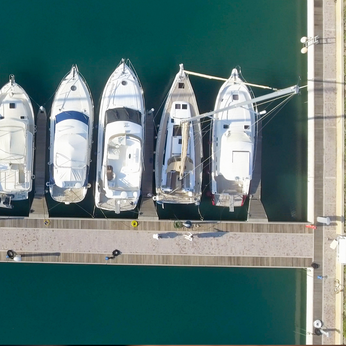 Estimation immobilière à Port Ariane : Quelle est la valeur de la vue et de l'eau ?