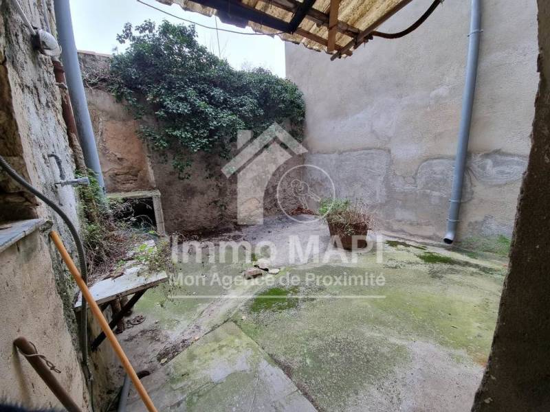 Vente grande maison familiale de 140 m² avec 4 chambres, garage 30 m², cour privative et terrasse, à rénover, centre-ville de Montpellier, proche tramway Voltaire.